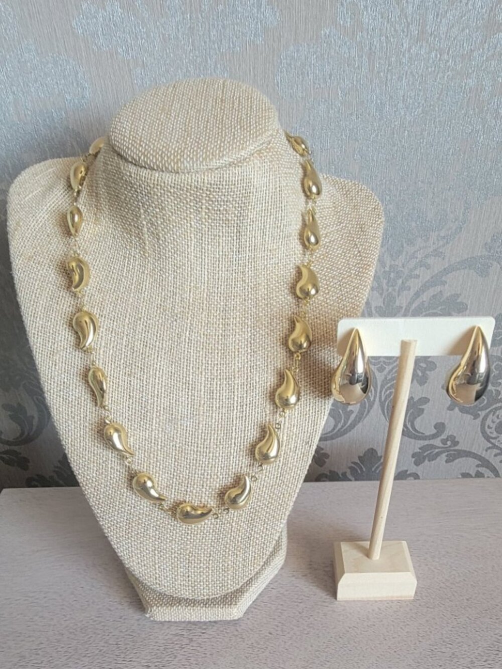 Linked Tear Drop Necklace Set